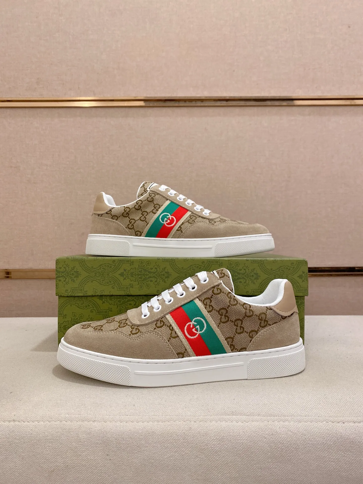 Men's clothing and shoes💰:440💰 (GUCCI) The latest model from the official website 🎁🎁Casual and fashionable men's shoes👟, hot style 💥The version is simple and elegant, exclusive for trendy men. Unique official website latest brand elements 👑Gucci original decoration, fashionable and generous, the fabric is original cowhide ✅sheepskin lining, the official website specifies wear-resistant casual outsole, the classic model is taken in kind at the counter🎬38-44 (45 is not returned or exchanged)